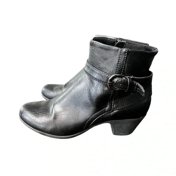 Studio Works Gelna ankle boots, black, faux leather, side zip, 2” heel, preowned - Picture 2 of 7